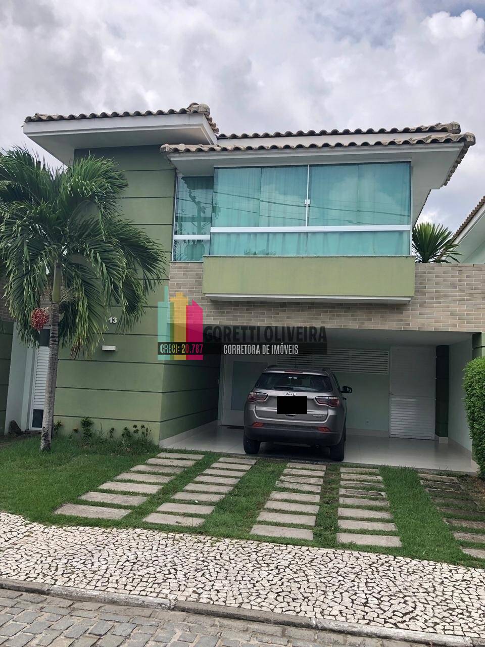 Casa em condomínio com 3 suítes, piscina, banheira de hidromassagem