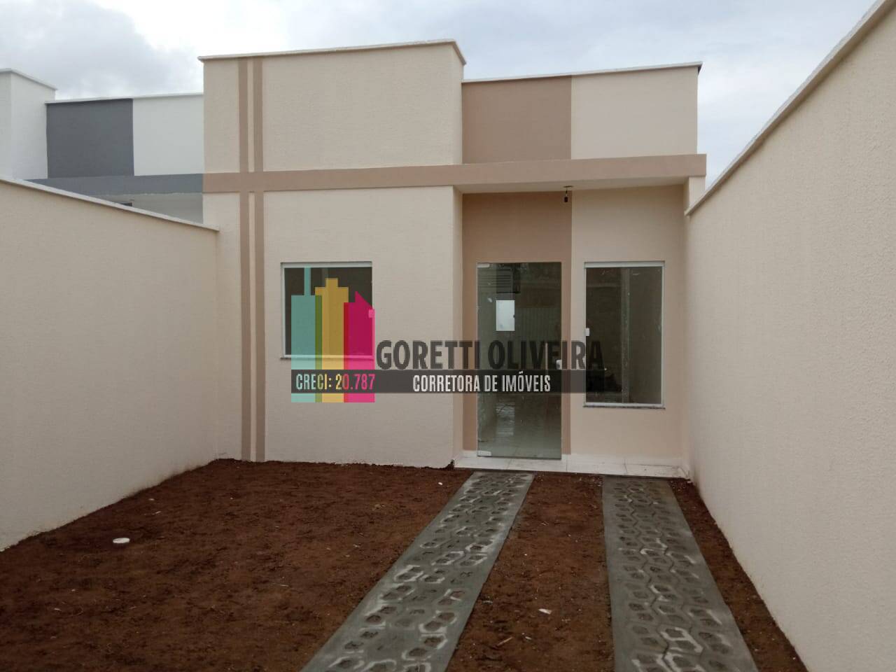 Casa com 2/4, sendo 1 suíte, no bairro Asa Branca