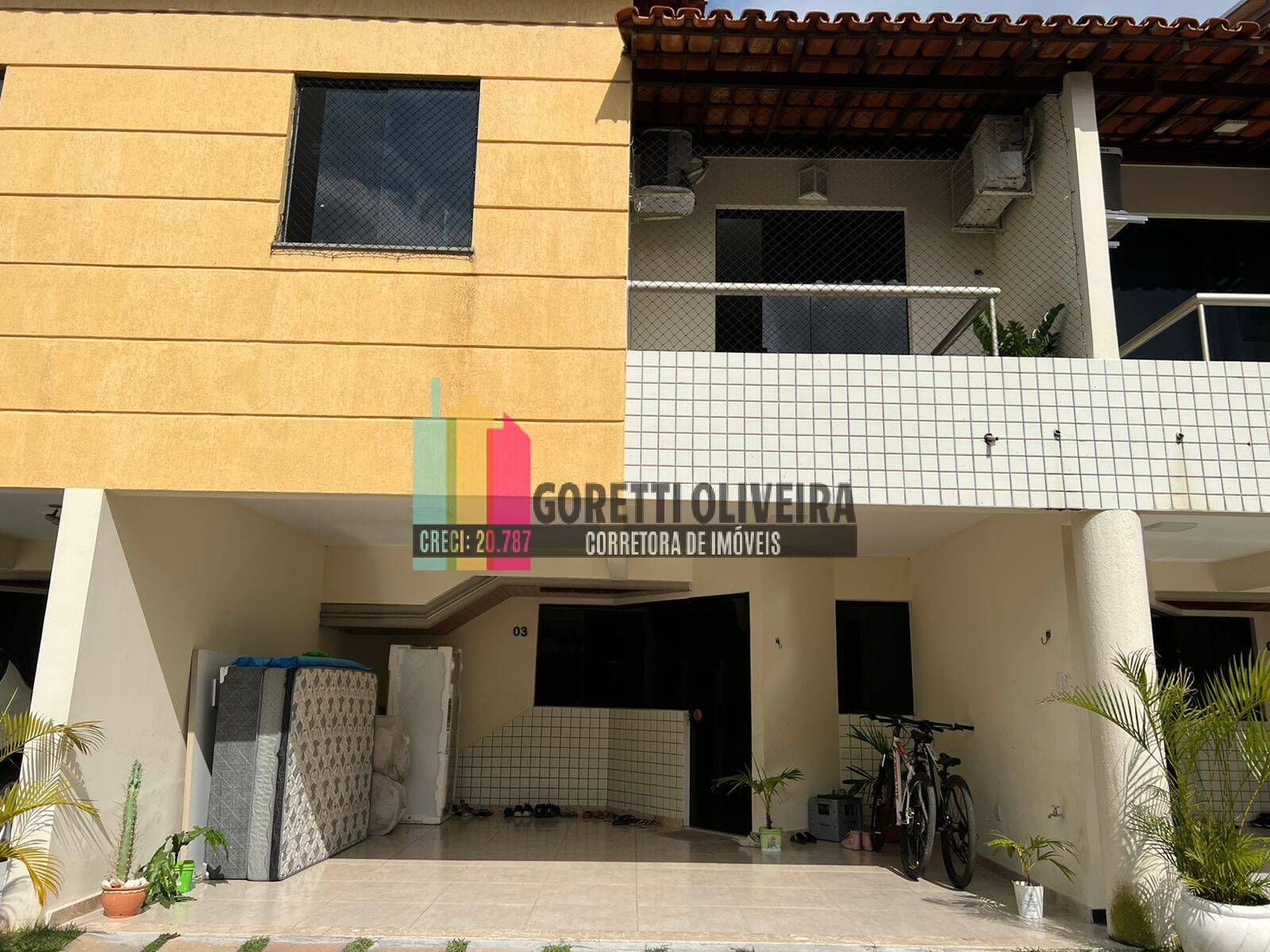 Vendo casa com 4/4 e área gourmet no Cond. Claude Monet, bairro Capuchinhos