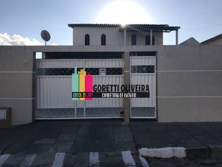 Vendo casa com 6 quartos, 4 salas, total de 10 cômodos, energia solar